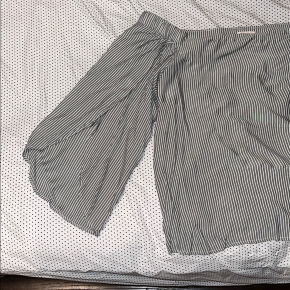 Off the shoulder grey and white striped blouse. - Picture 4 of 4